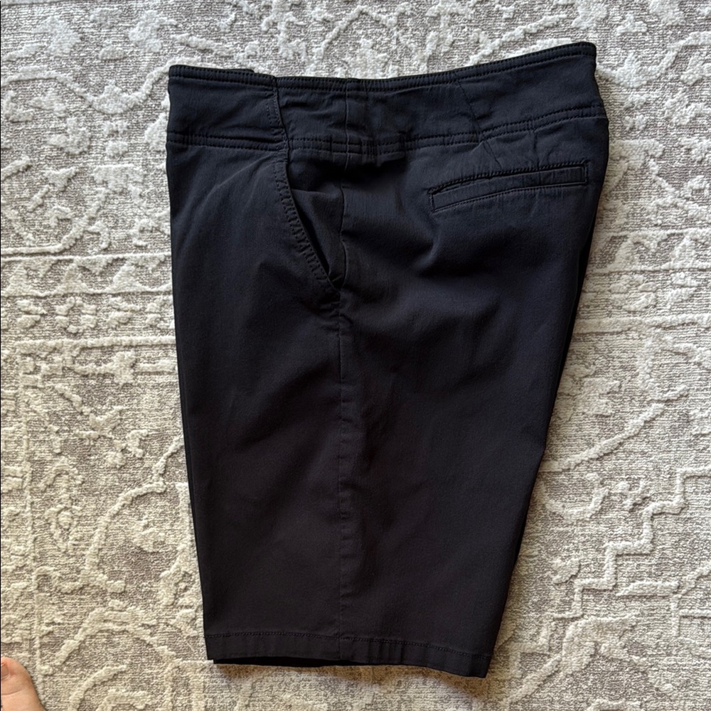 IZOD Women’s Black Golf Shorts